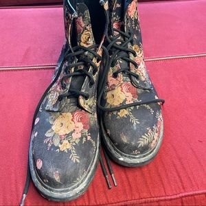 Dr. Martens Canvas boot